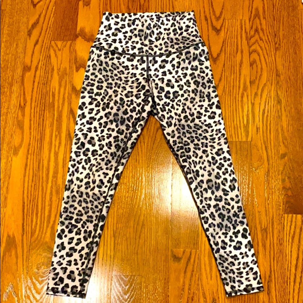 High waisted cheetah athletic 3/4 cropped leggings
